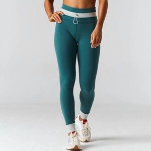 NWT 925fit Adjusting Times Leggings in Basil Green Size Small